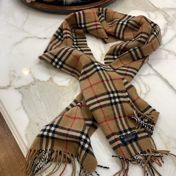 Burberry Classic Plaid Lambswool Scarf—GORGEOUS—UNISEX—Great preowned Condition! - Picture 5 of 7
